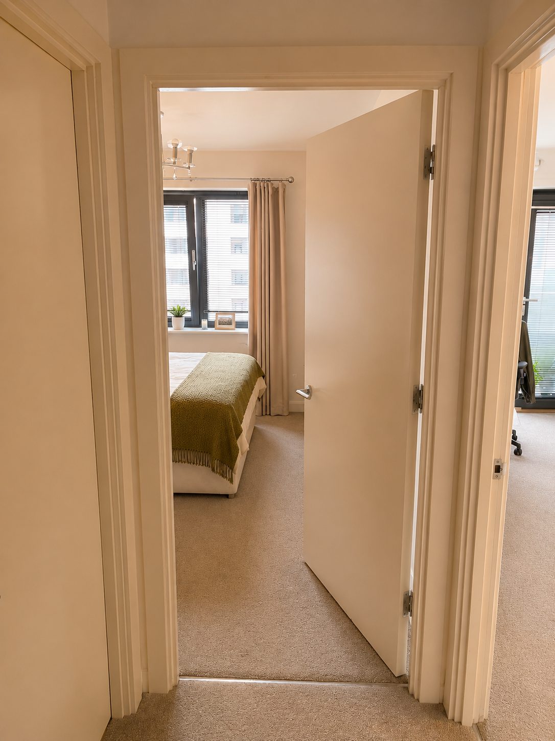 1-bed apartment, Millais House, photograph 9